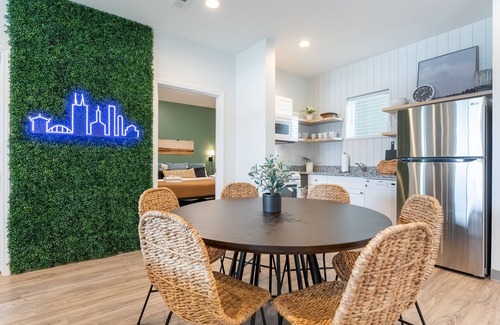 Maxwell Condo | Chic Boho Retreat in East Nashville with Breakfast & Kitchen