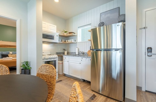 Maxwell Condo | Chic Boho Retreat in East Nashville with Breakfast & Kitchen