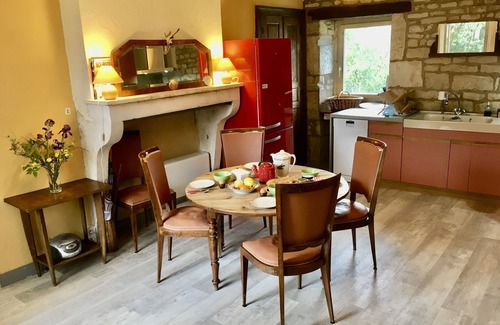 Cry House | Idyllic Maison de Coeur: Family-Friendly Retreat with Garden