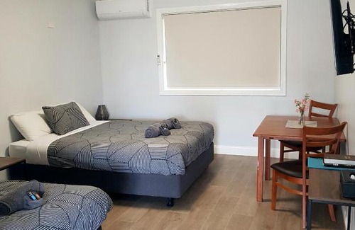 Bourke Hotel | Comfortable Stay at The Major Mitchell Motel with Great Amenities