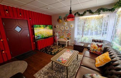 Lantinen District House | Discover Mäkkylän Helmi - A Gem with Hot Tub Bliss