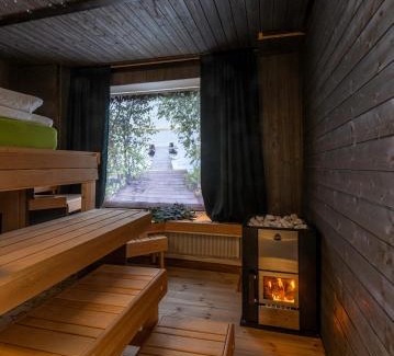 Lantinen District House | Discover Mäkkylän Helmi - A Gem with Hot Tub Bliss