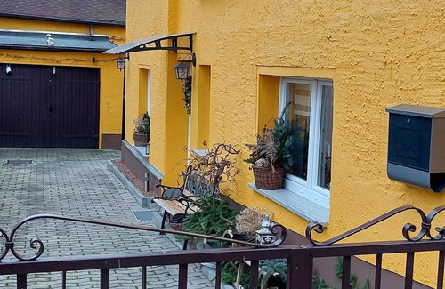Kriebitzsch House | Discover The Malcherhaus: Family-Friendly with Breakfast Included