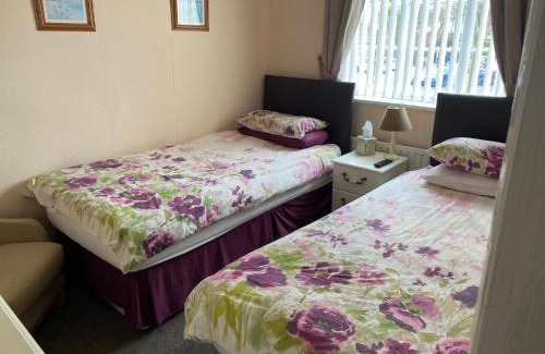 Sleaford Bed & Breakfast | Guest Favorite: The Mallards with Hot Tub & Breakfast