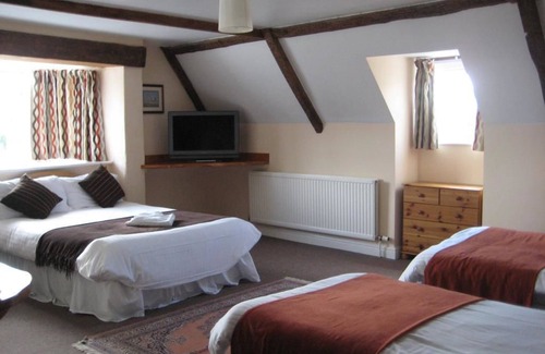 Berkeley Hotel | Discover Comfort at The Malt House with Pool and Dining