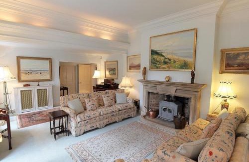 Burford House | Elegant Stay at The Malt House: Pet-Friendly & Family-Focused