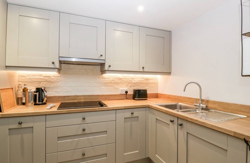 Blandford Forum Cottage | Pet-Friendly Escape at The Malthouse with Garden Relaxation
