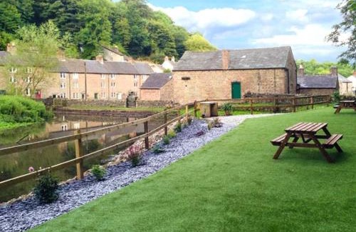 Cromford House | Experience The Malthouse: 5-Star Comfort for Families