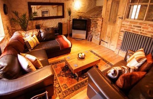 Cromford House | Experience The Malthouse: 5-Star Comfort for Families