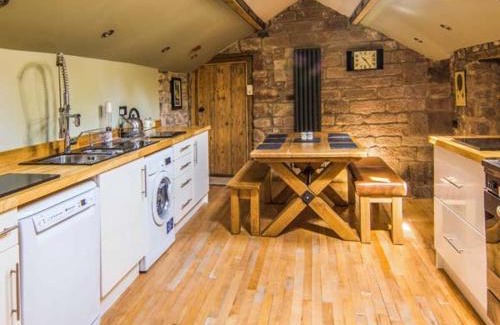 Cromford House | Experience The Malthouse: 5-Star Comfort for Families