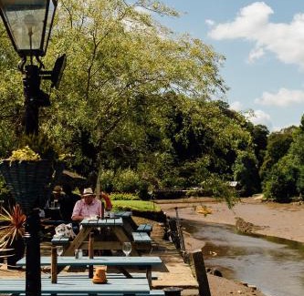 Tuckenhay Bed & Breakfast | Family-Friendly Getaway at The Maltsters Arms Hotel