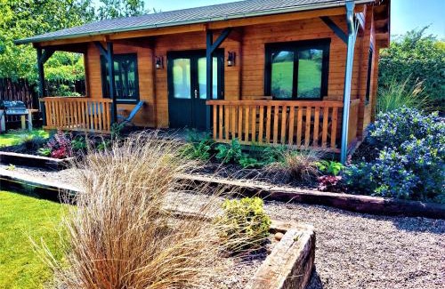Moreton Apartment | Pet-Friendly Retreat at The Malvern Hills Courtyard Cabins