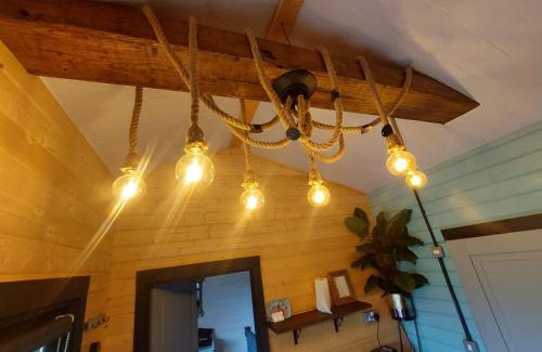 Moreton Apartment | Pet-Friendly Retreat at The Malvern Hills Courtyard Cabins