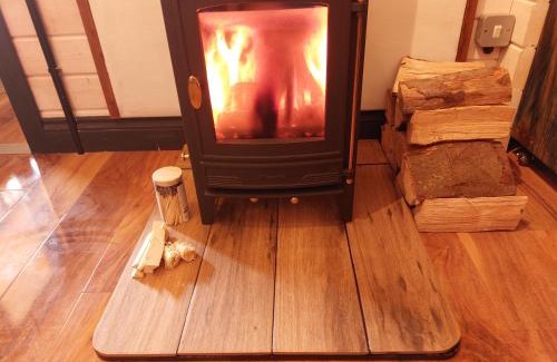 Moreton Apartment | Pet-Friendly Retreat at The Malvern Hills Courtyard Cabins