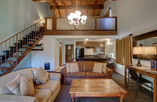 Mammoth Lakes Hotel | Relaxing Getaway at The Mammoth Creek Inn with Spa & Breakfast