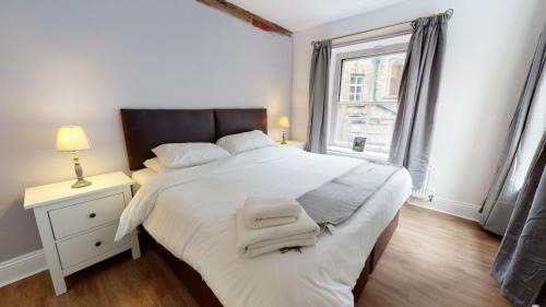 New Mills House | The Manager's Suite 2