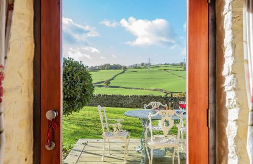 Axminster House | Experience Comfort at The Manger - Pet Friendly Stay