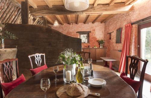 Axminster House | Experience Comfort at The Manger - Pet Friendly Stay