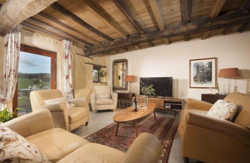 Axminster House | Experience Comfort at The Manger - Pet Friendly Stay
