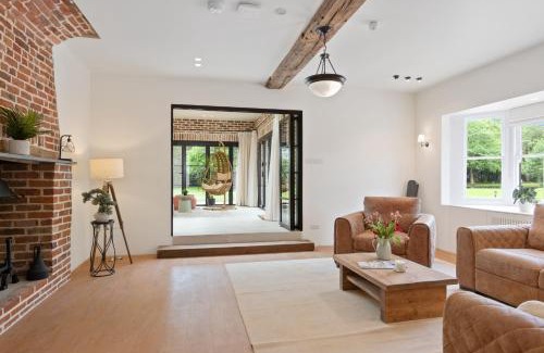 Royston Villa | Experience The Manor at Minstrel Court: 4-Star Escape