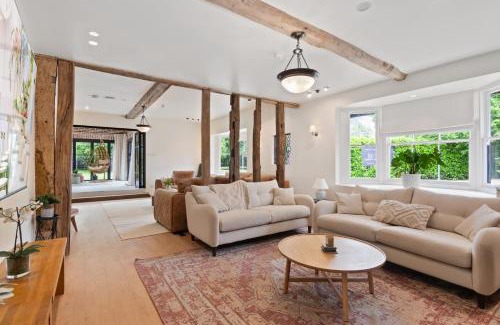 Royston Villa | Experience The Manor at Minstrel Court: 4-Star Escape