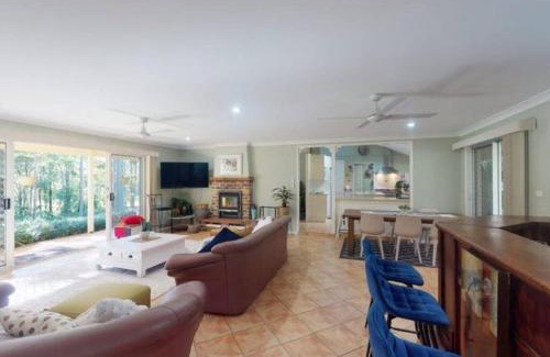 Moorina House | Discover The Manor: Pet-Friendly Haven with Hot Tub Bliss
