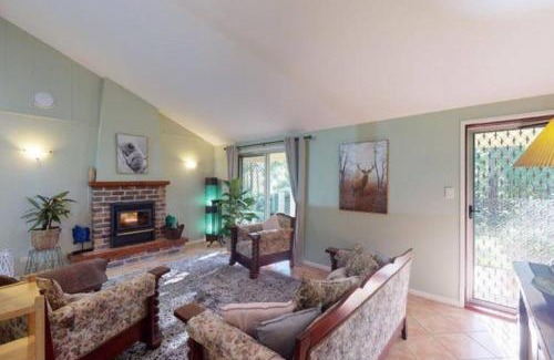 Moorina House | Discover The Manor: Pet-Friendly Haven with Hot Tub Bliss