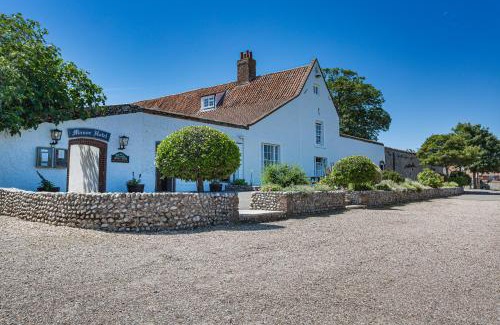 Holt Hotel | Discover The Manor Coastal Hotel & Inn in Blakeney, Norfolk