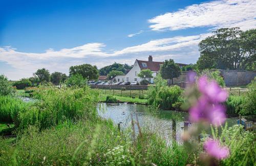 Holt Hotel | Discover The Manor Coastal Hotel & Inn in Blakeney, Norfolk