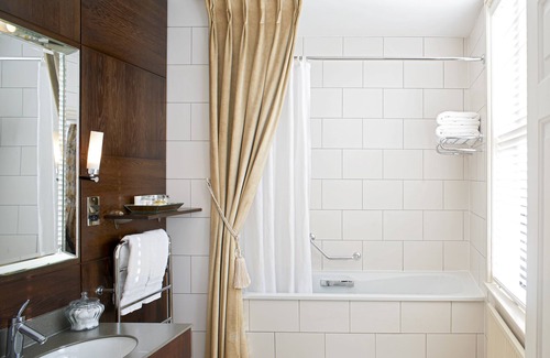 Elstree Hotel | Stylish The Manor Elstree: Spa, Restaurant & Family Friendly