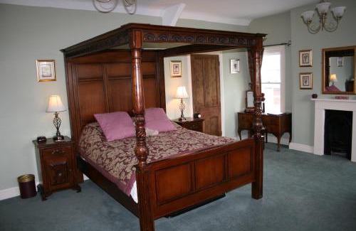Linton-on-Ouse Bed & Breakfast | Highly Rated The Manor Guest House with Family-Friendly Amenities