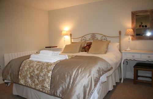 Linton-on-Ouse Bed & Breakfast | Highly Rated The Manor Guest House with Family-Friendly Amenities