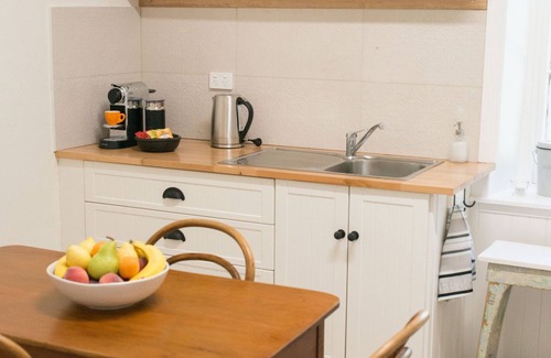 Beechworth Cottage | Discover The Manse Beechworth: Rated 9.8, Family-Friendly Stay