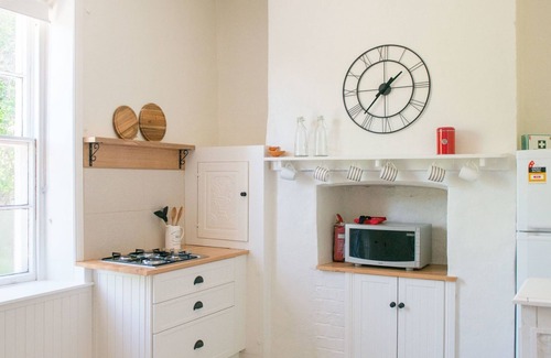 Beechworth Cottage | Discover The Manse Beechworth: Rated 9.8, Family-Friendly Stay