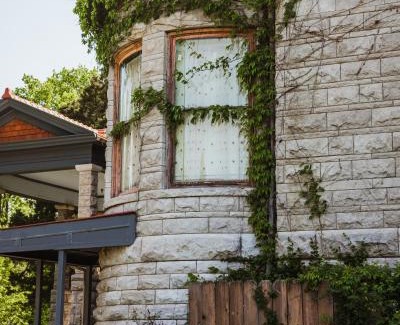 Springfield Bed & Breakfast | Discover The Mansion at Elfindale - Rated 9.1/10 Stay