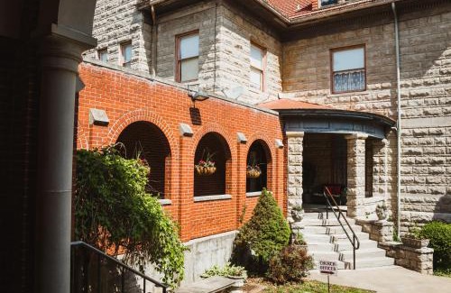 Springfield Bed & Breakfast | Discover The Mansion at Elfindale - Rated 9.1/10 Stay