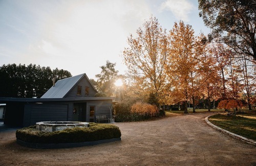 Robertson House | Explore The Maple Lodge: Alpacas, Goats & Outdoor Fun!