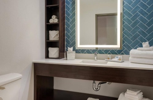 Lake Charles Hotel | Comfortable Stay at The Marco Hotel Lake Charles with Pool