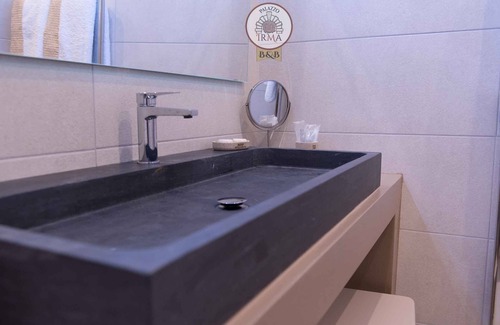 Vibo Valentia Bed & Breakfast | Experience The Mariana of Palazzo IrMa with Breakfast & Kitchen
