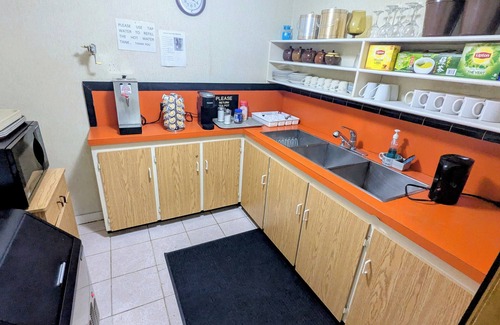 Collingwood Hotel | Oceanfront Retreat at The Mariner Motor Hotel