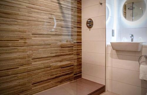 Westport Hotel | Discover The Mariner, Westport: Rated 9/10 with Breakfast