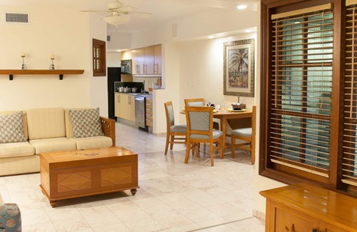 Smith's Point Hotel | Relax at The Marlin: Oceanfront Resort with Spa & Dining