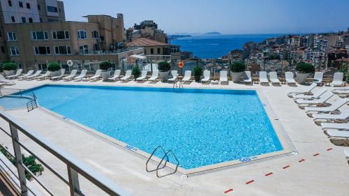 Gumussuyu Mahallesi Hotel | Experience The Marmara Taksim: Pet-Friendly & Oceanfront Retreat