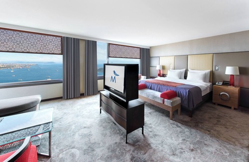 Gumussuyu Mahallesi Hotel | Elegant Stay at The Marmara Taksim with Pool & Spa