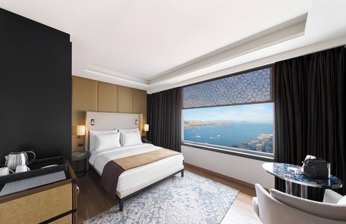 Gumussuyu Mahallesi Hotel | Elegant Stay at The Marmara Taksim with Pool & Spa
