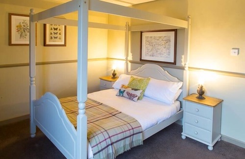 West Compton Hotel | Discover The Marquis of Lorne: Rated 9.6 with Family-Friendly Perks