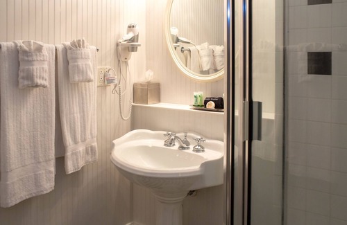 Historic District - North Hotel | Eco-Friendly Comfort at The Marshall House - Rated 9.6/10