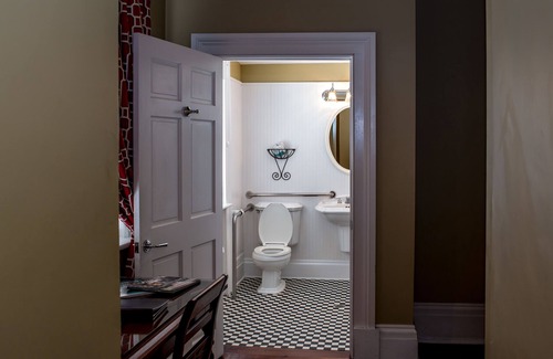 Historic District - North Hotel | Eco-Friendly Comfort at The Marshall House - Rated 9.6/10