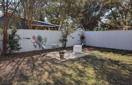 Georgetown House | Discover The Mason Cottage: Ideal for Family Stays
