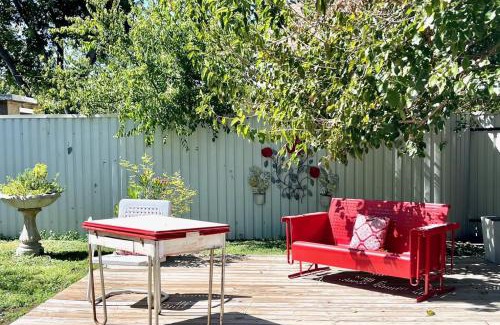 Georgetown House | Discover The Mason Cottage: Ideal for Family Stays